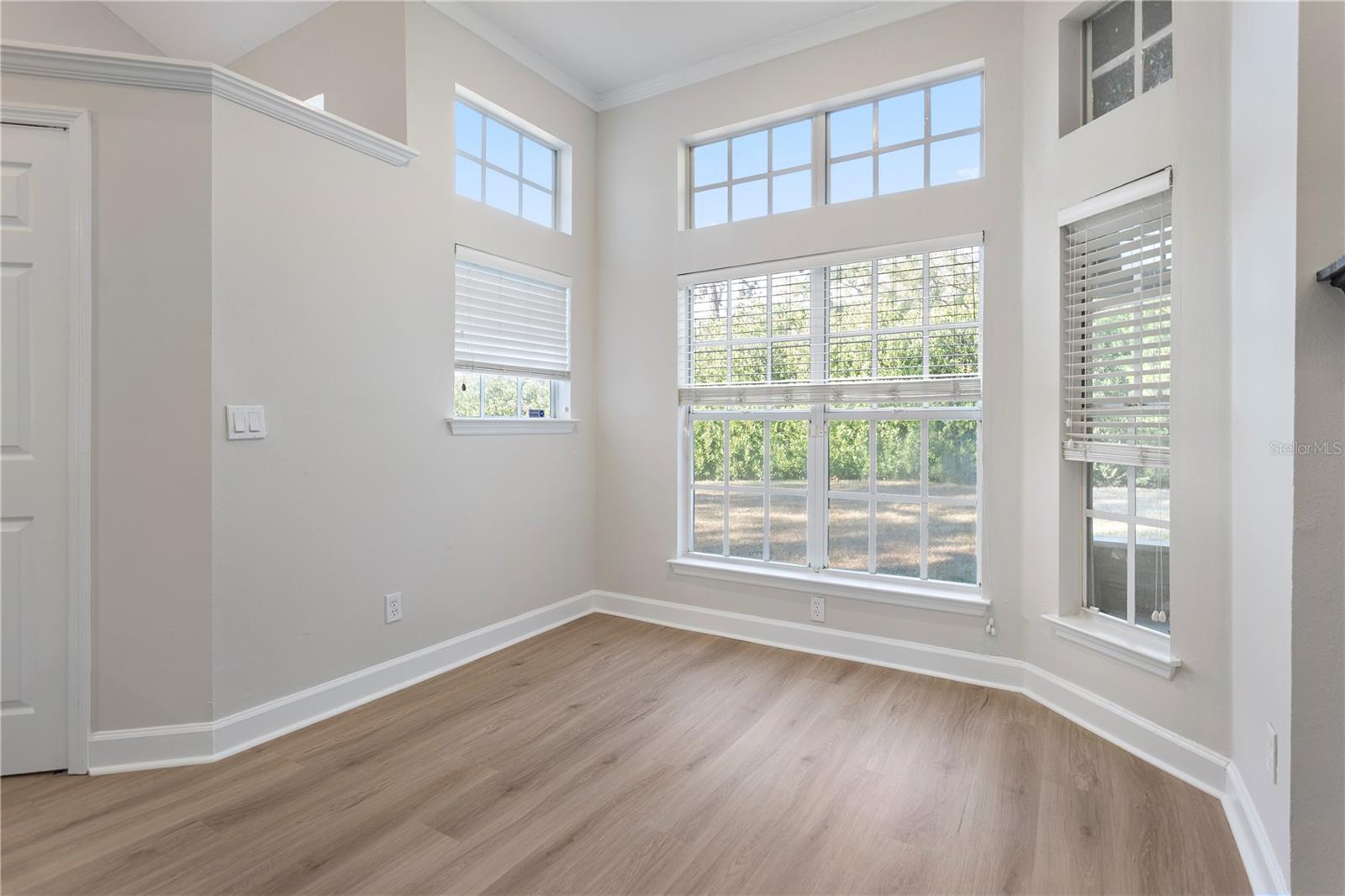 Image 10 of 27 For 1454 Farringdon Circle