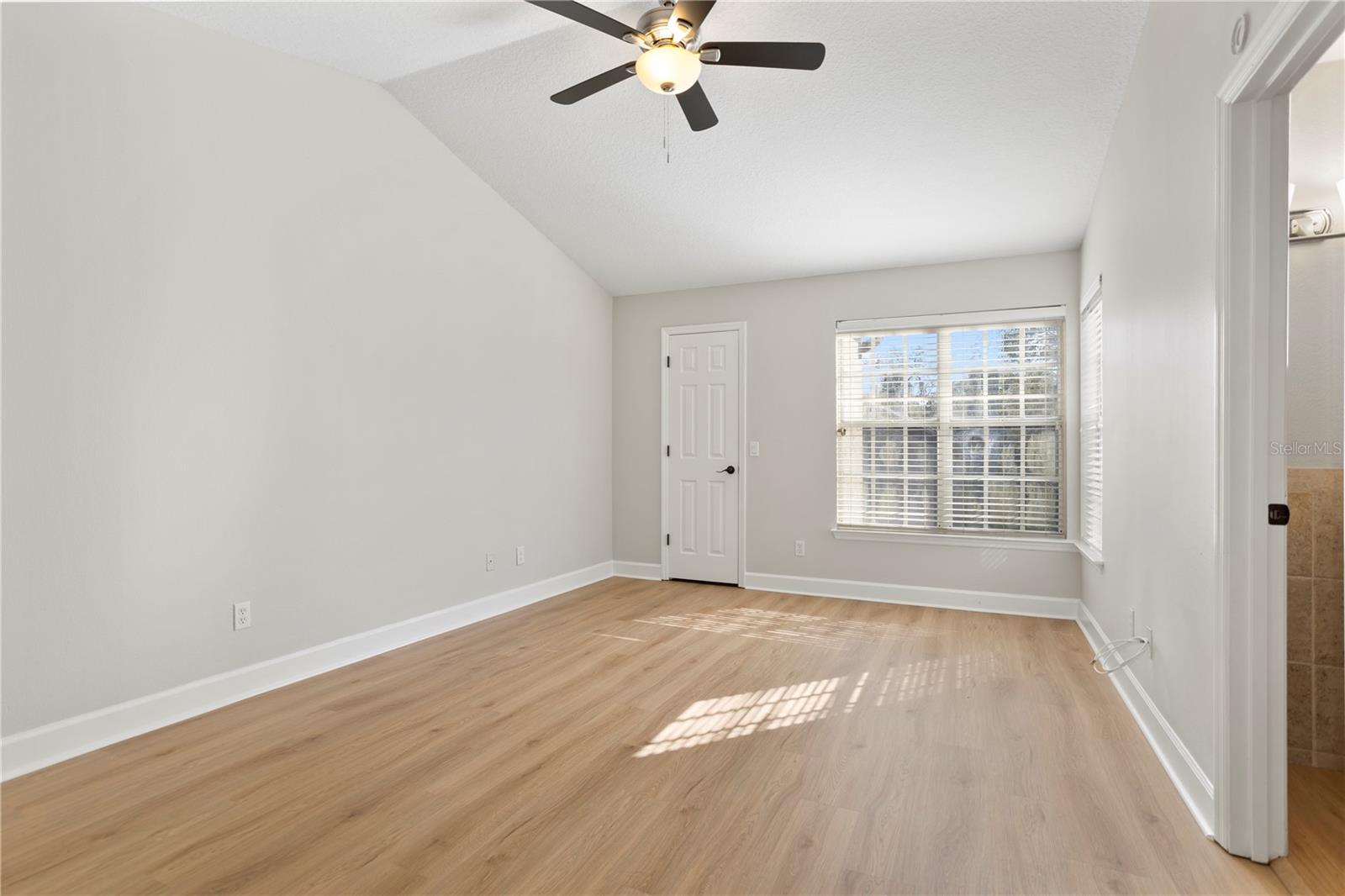 Image 15 of 27 For 1454 Farringdon Circle