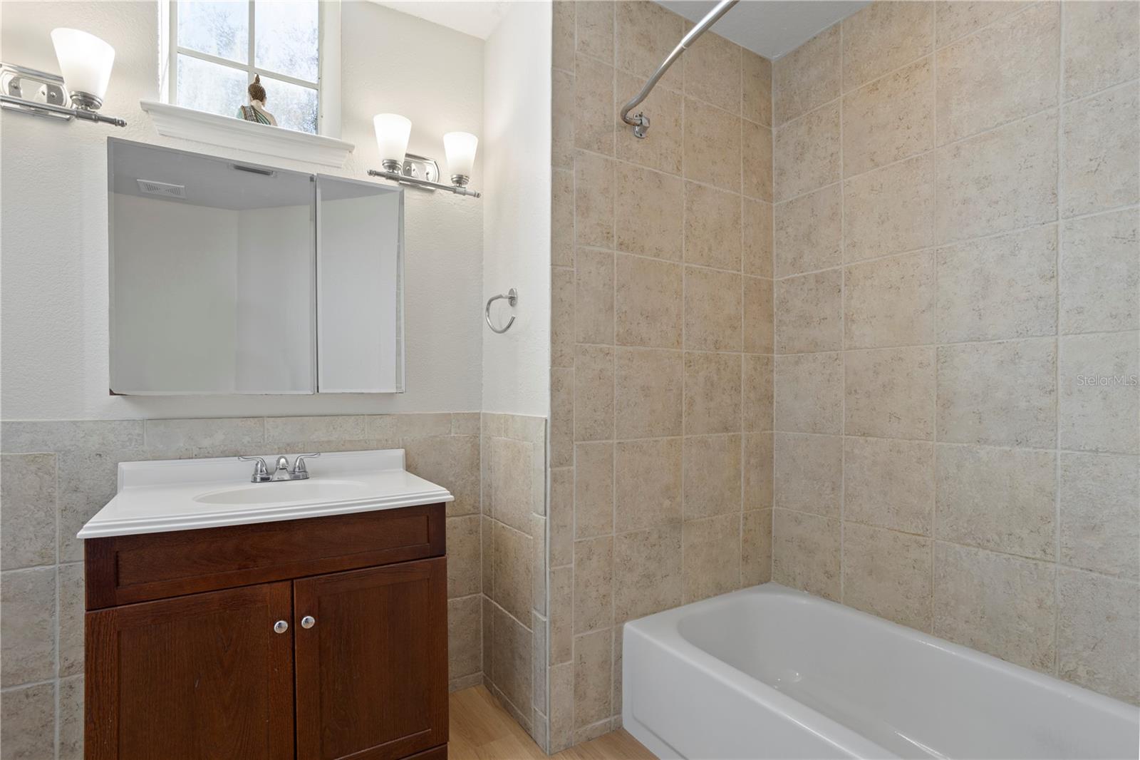 Image 17 of 27 For 1454 Farringdon Circle