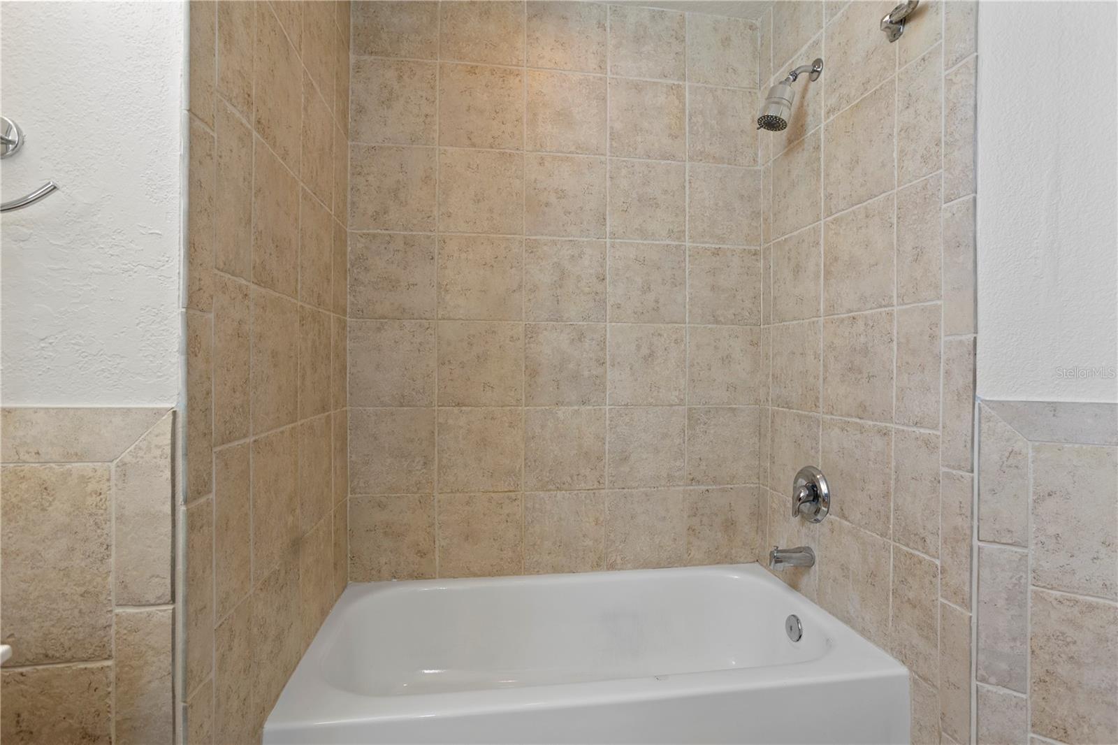 Image 18 of 27 For 1454 Farringdon Circle