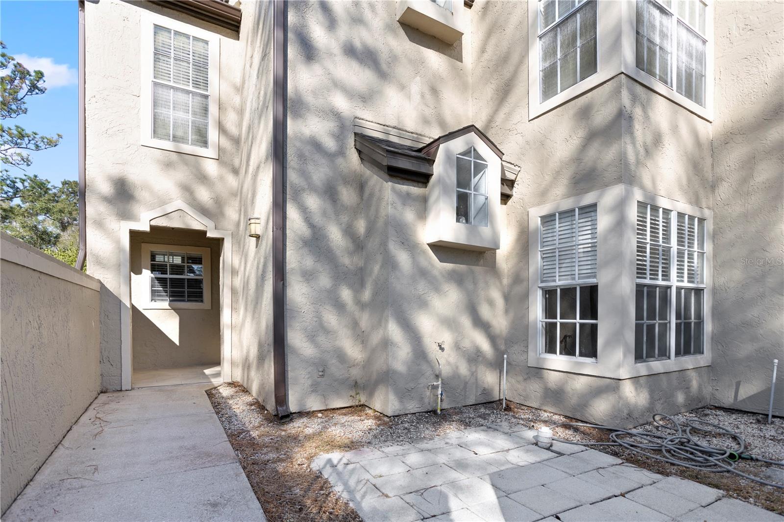 Image 2 of 27 For 1454 Farringdon Circle