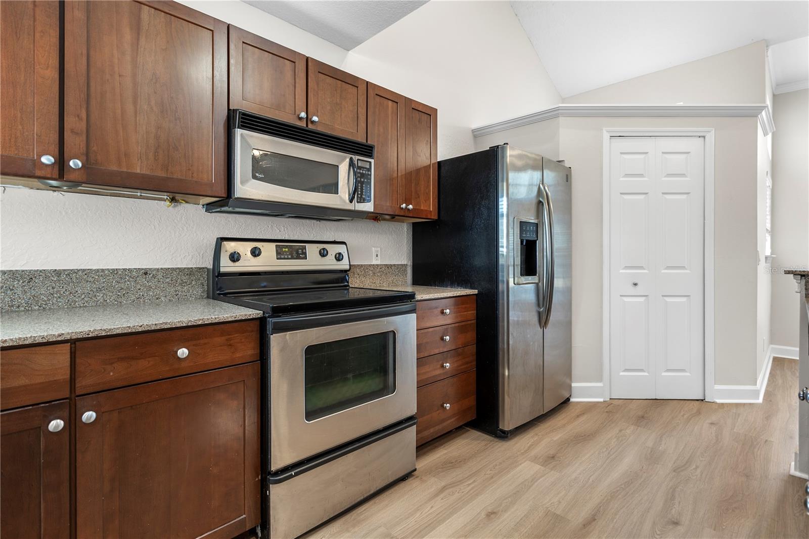 Image 4 of 27 For 1454 Farringdon Circle