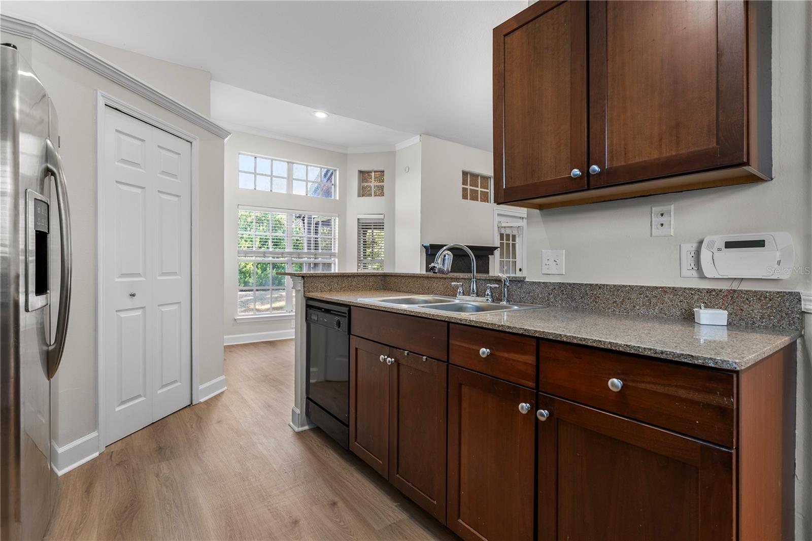 Image 5 of 27 For 1454 Farringdon Circle