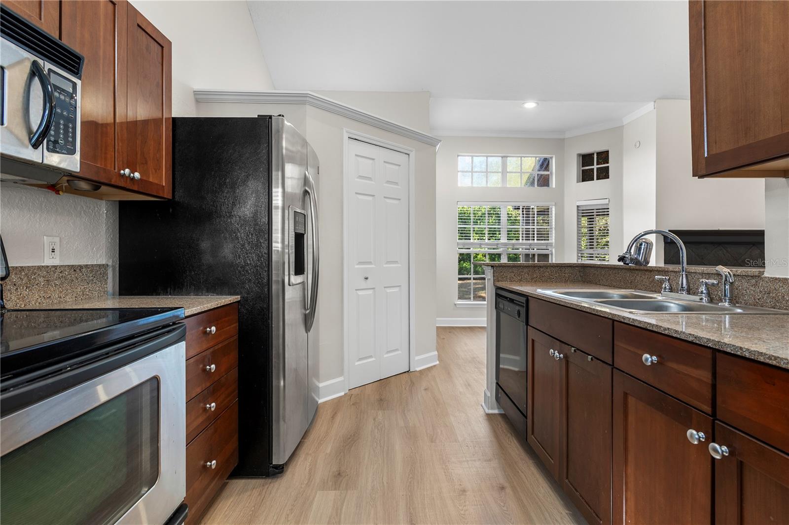 Image 6 of 27 For 1454 Farringdon Circle