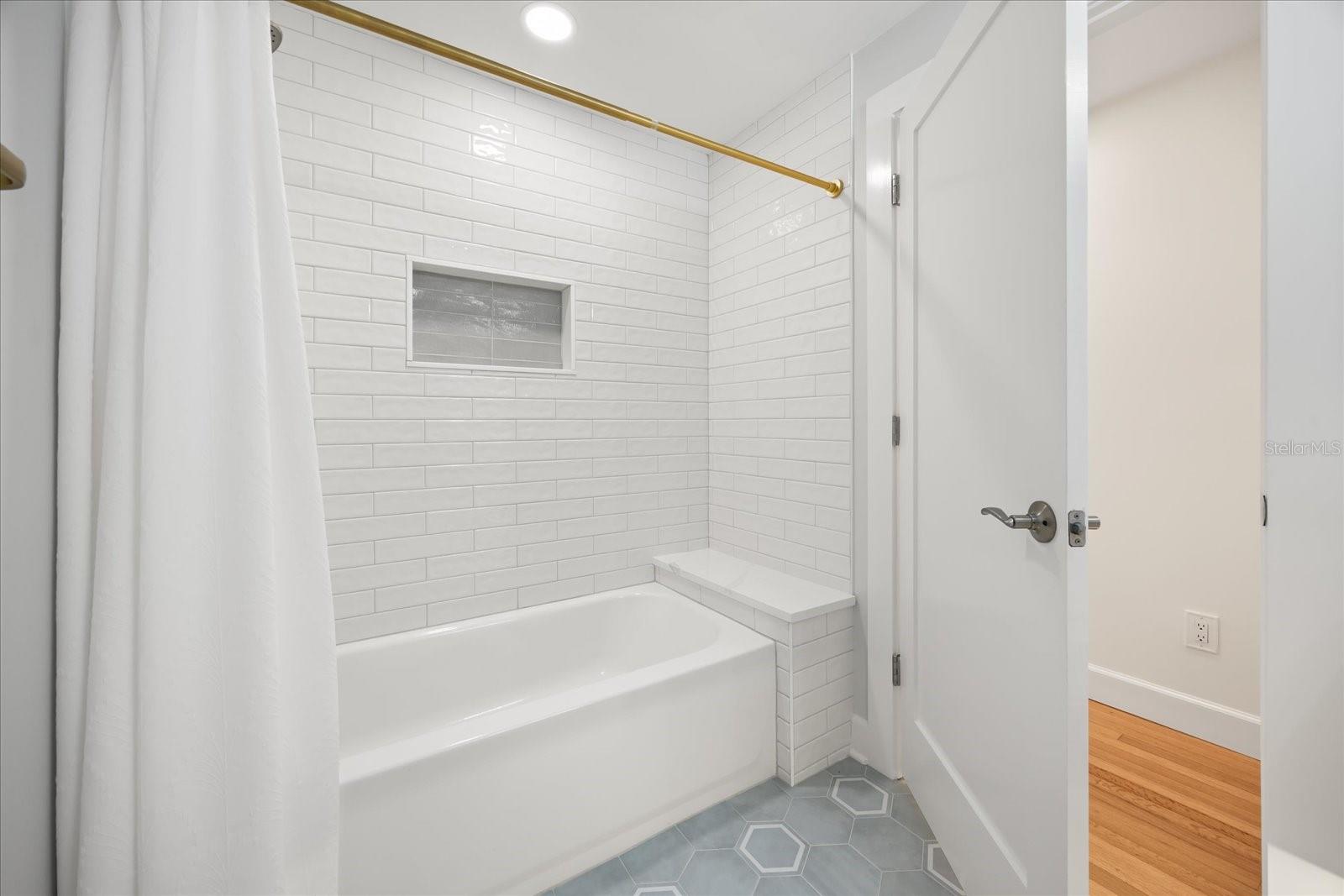 Image 27 of 42 For 4311 Waterfront Parkway