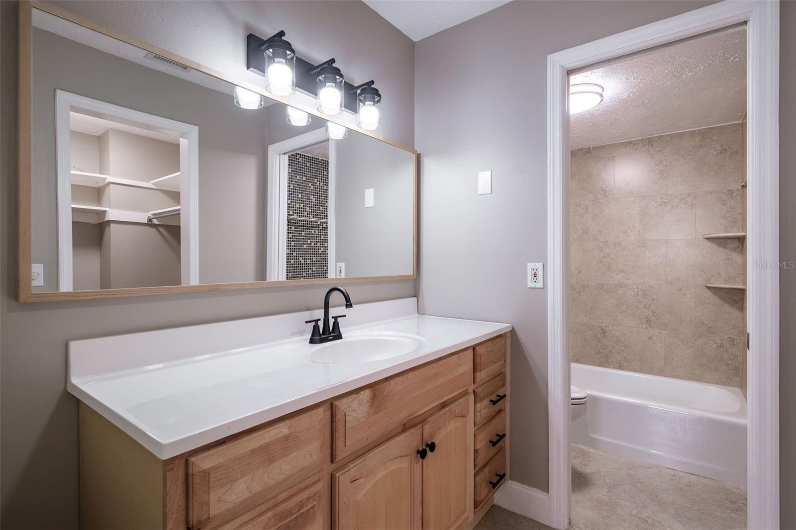 Image 11 of 31 For 4388 Lake Underhill Road 21c2