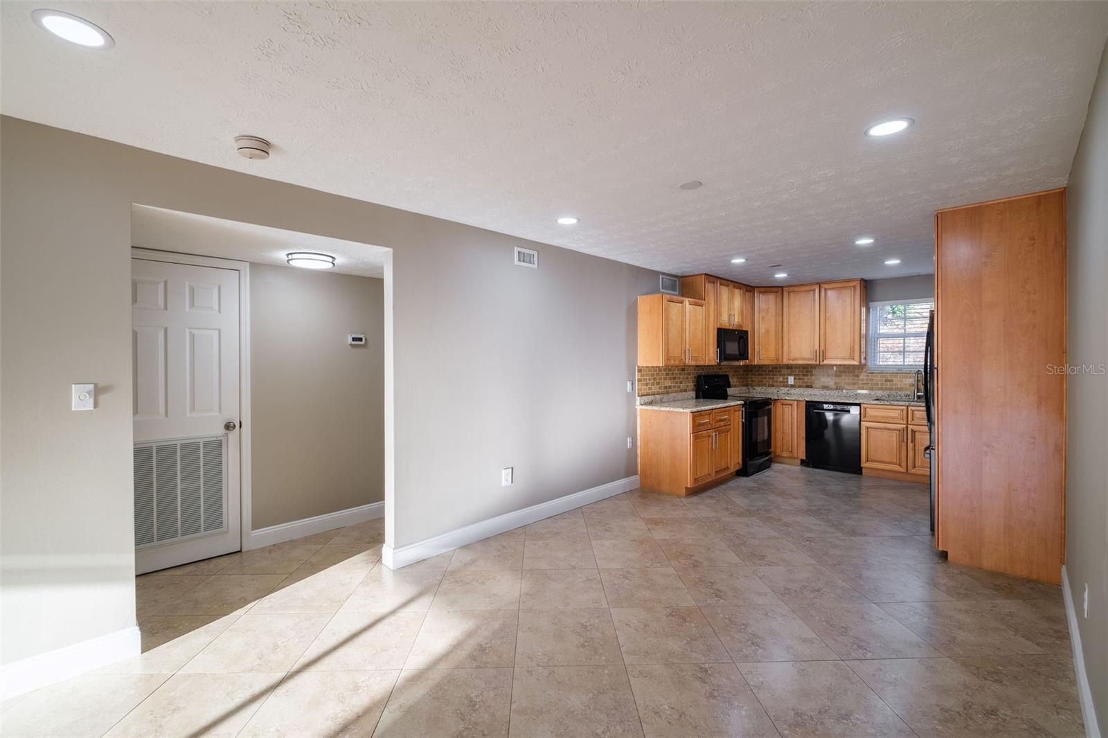 Image 9 of 31 For 4388 Lake Underhill Road 21c2