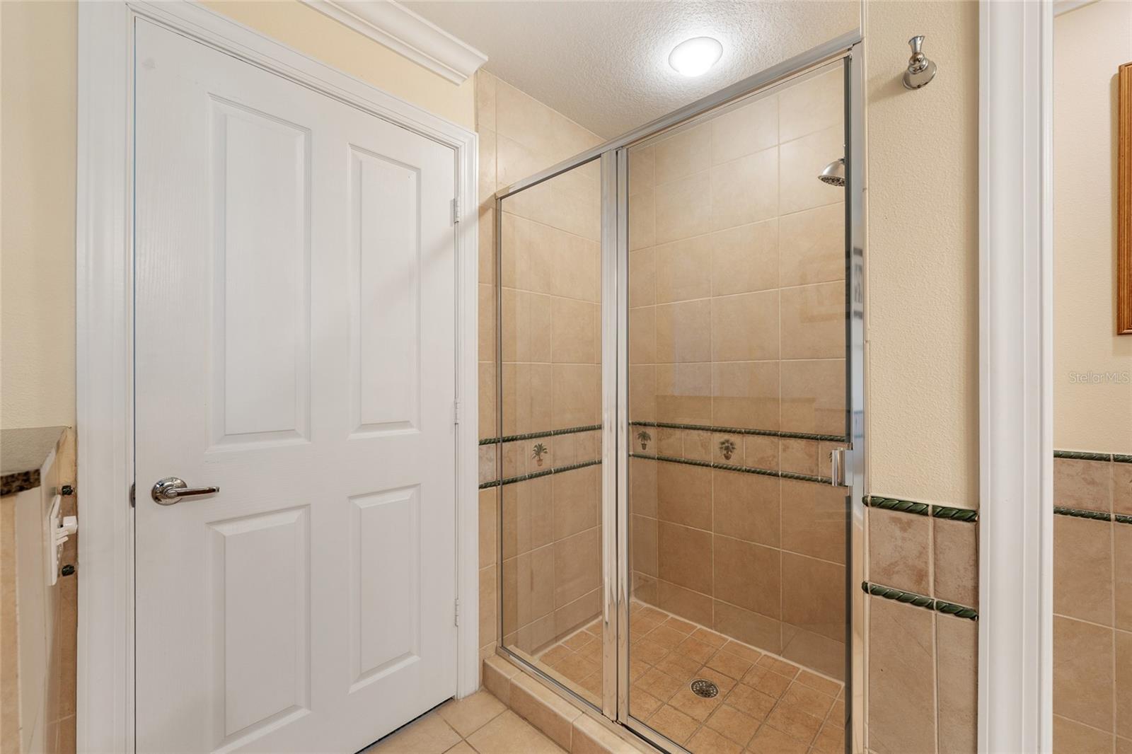 Image 25 of 45 For 1597 Heritage Crossing Court 302