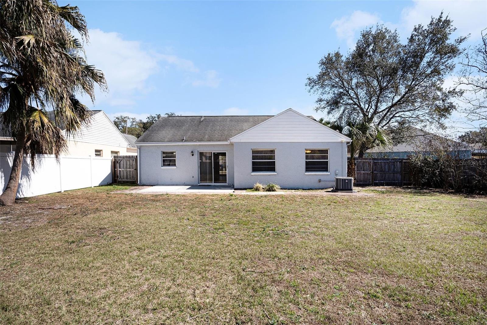 Listing photo id 13 for 1657 Palm Leaf Drive