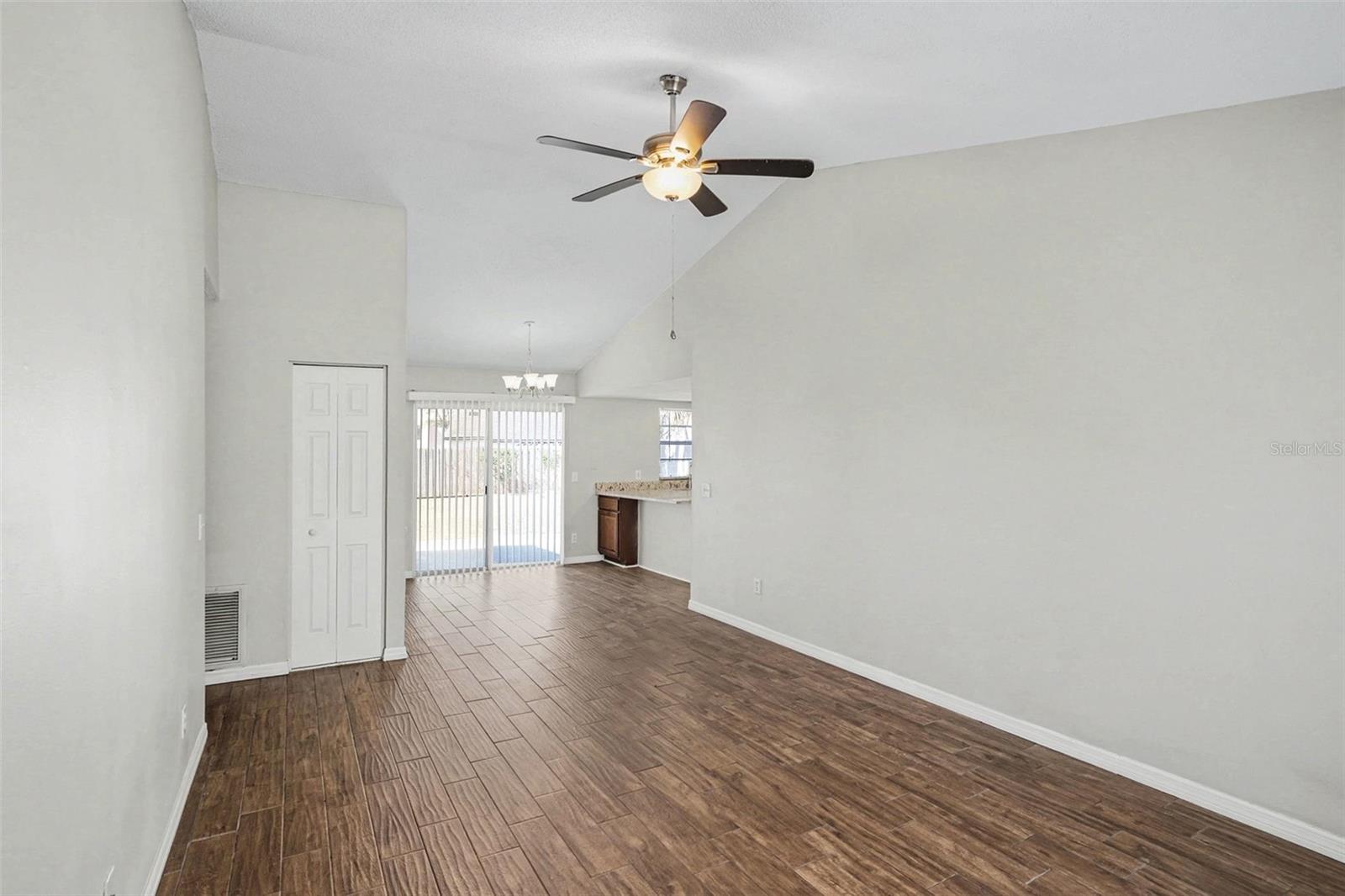 Listing photo id 2 for 1657 Palm Leaf Drive