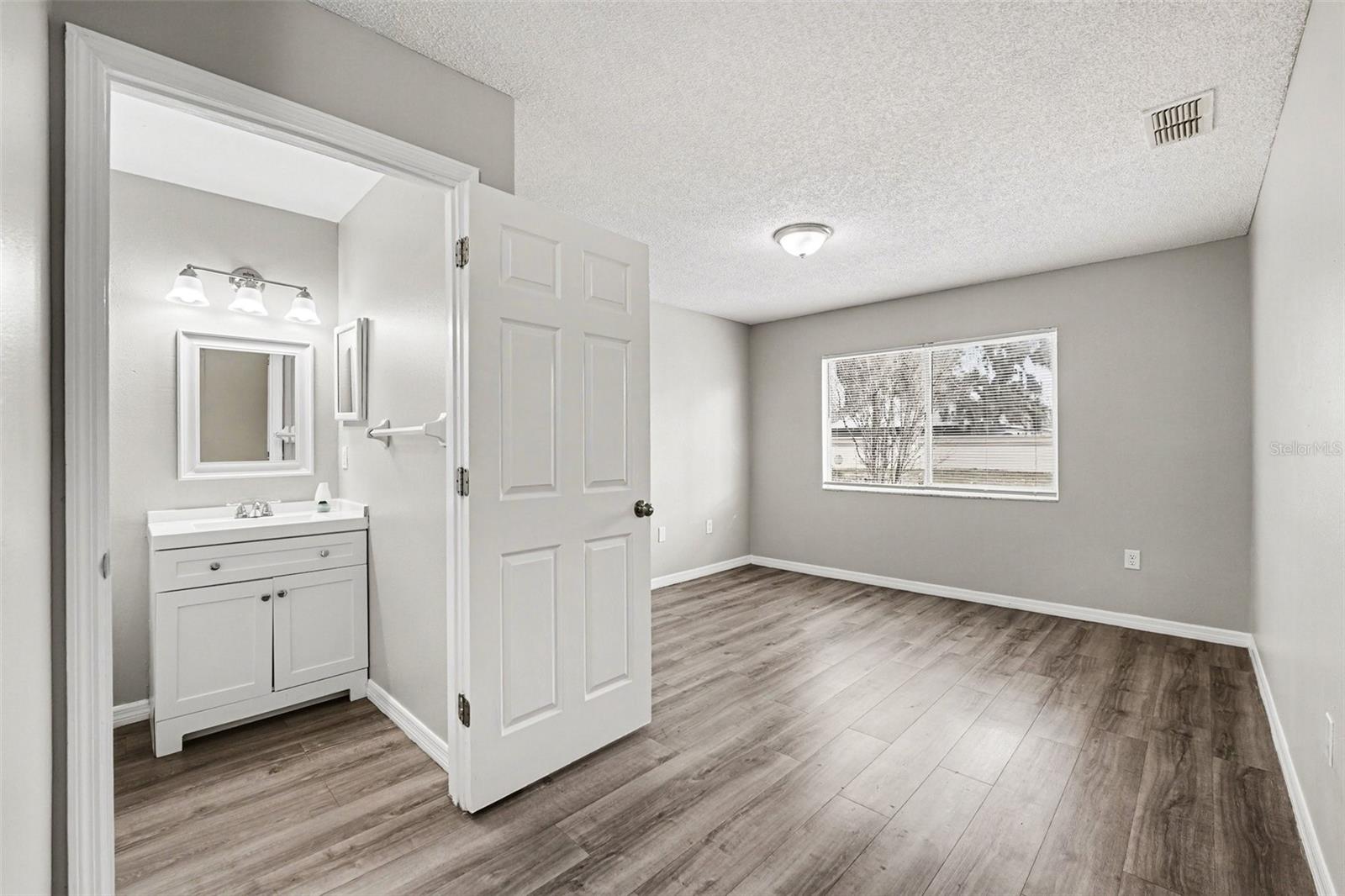 Image 11 of 16 For 3339 Queens Cove Loop