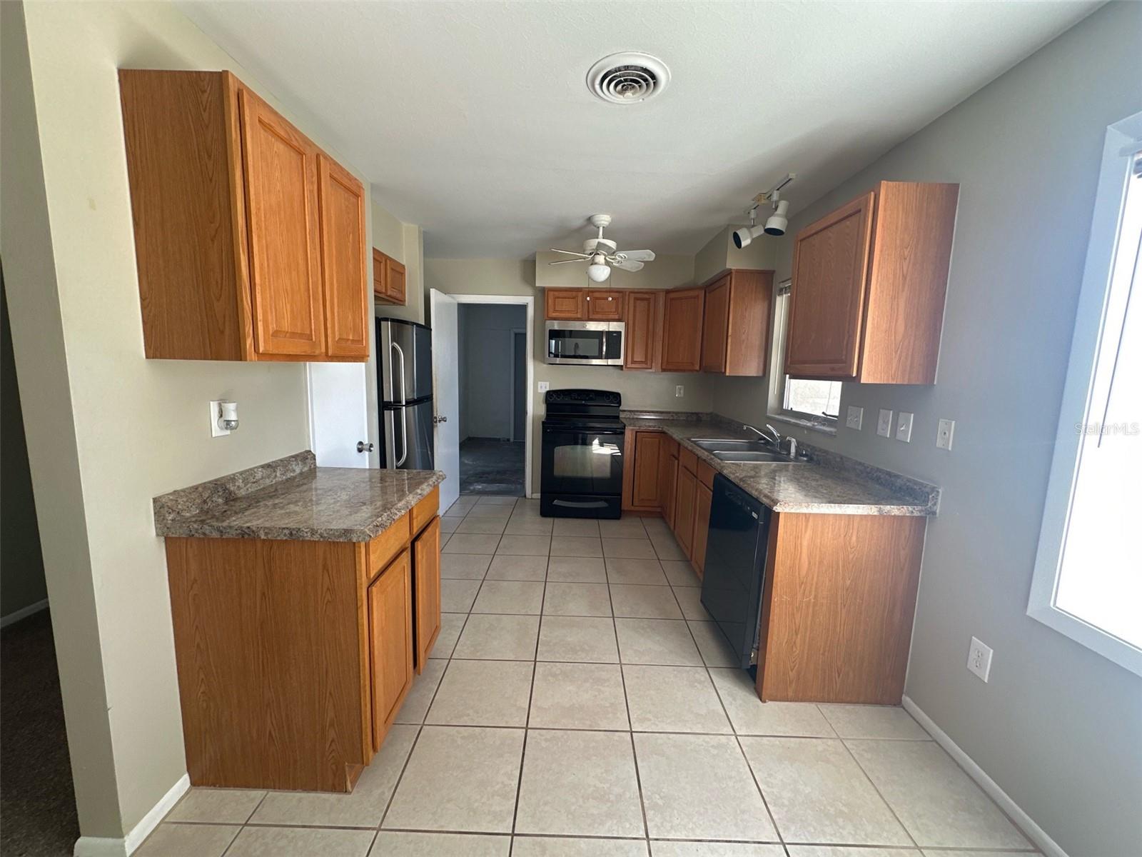 Image 2 of 5 For 525 Glen Oak Road