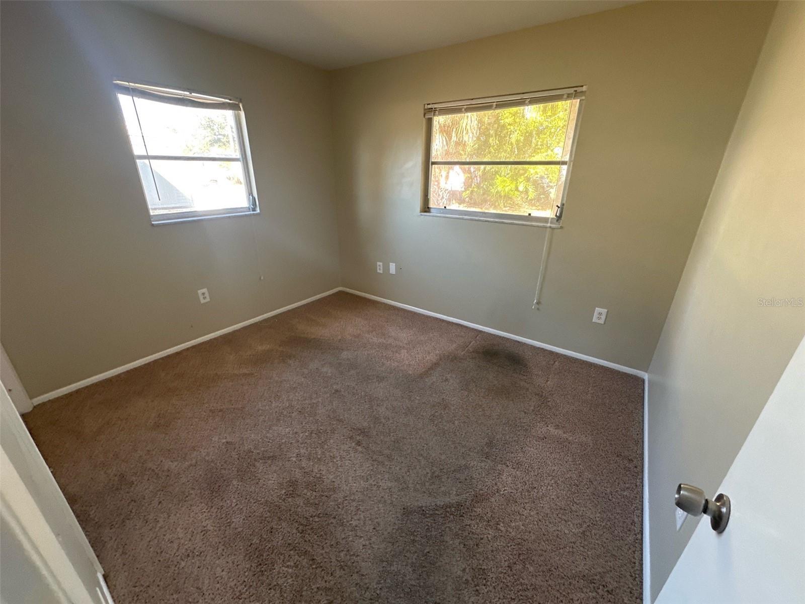 Image 3 of 5 For 525 Glen Oak Road