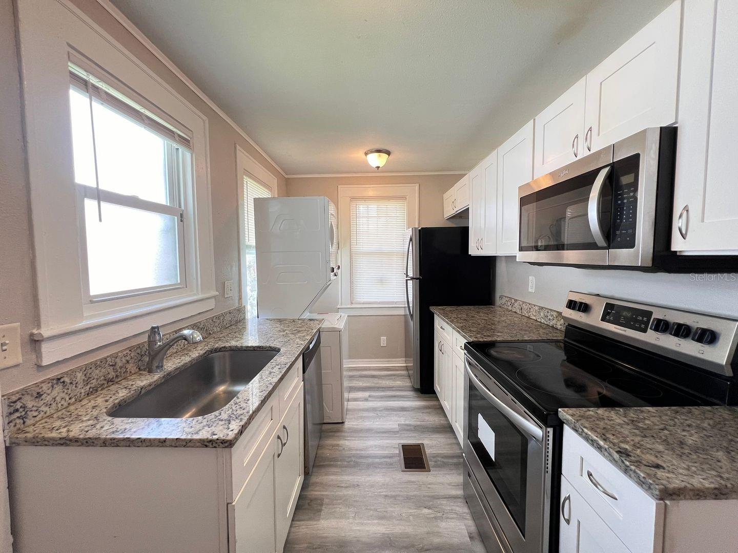 Image 4 of 9 For 1320 Webster Avenue