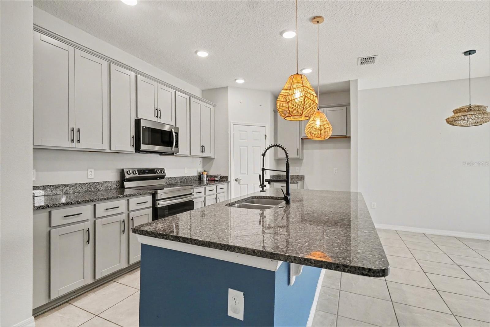 Image 9 of 32 For 2735 Rowan Street