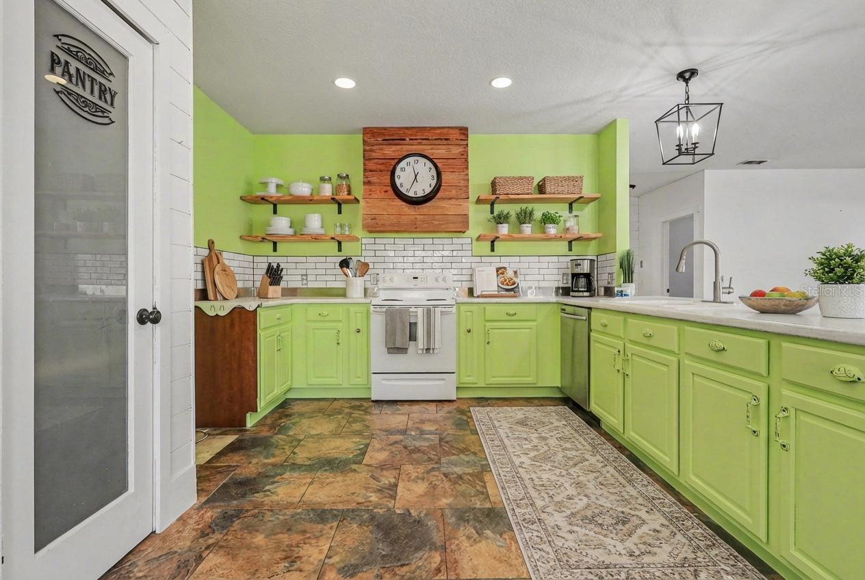 Image 10 of 28 For 548 Big Sioux Court