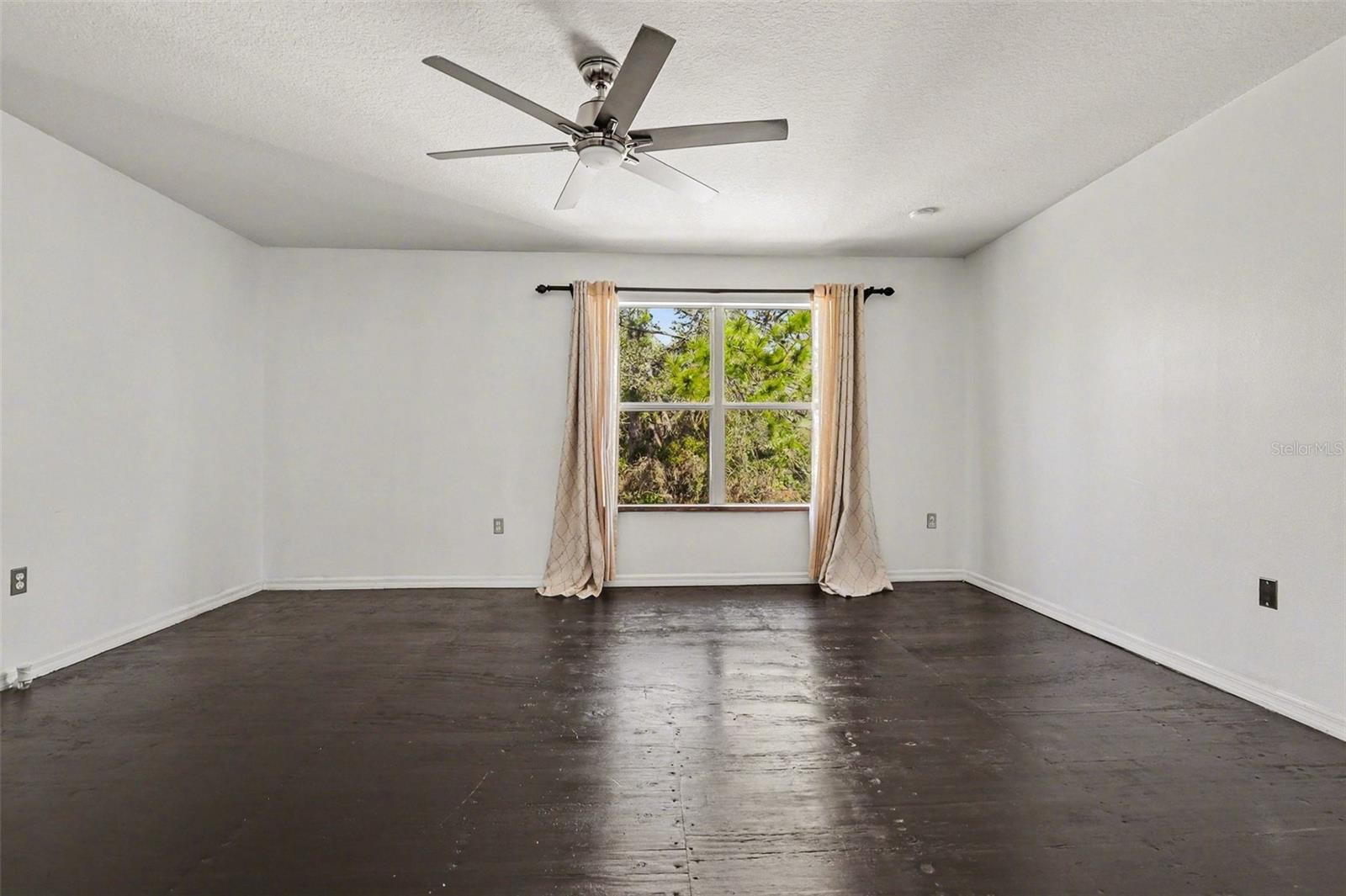 Image 19 of 28 For 548 Big Sioux Court