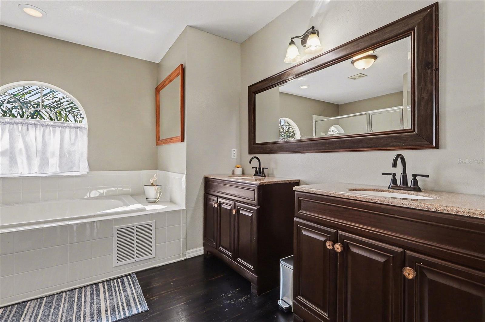 Image 20 of 28 For 548 Big Sioux Court