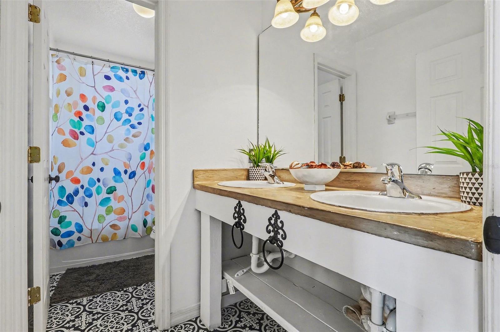 Image 23 of 28 For 548 Big Sioux Court