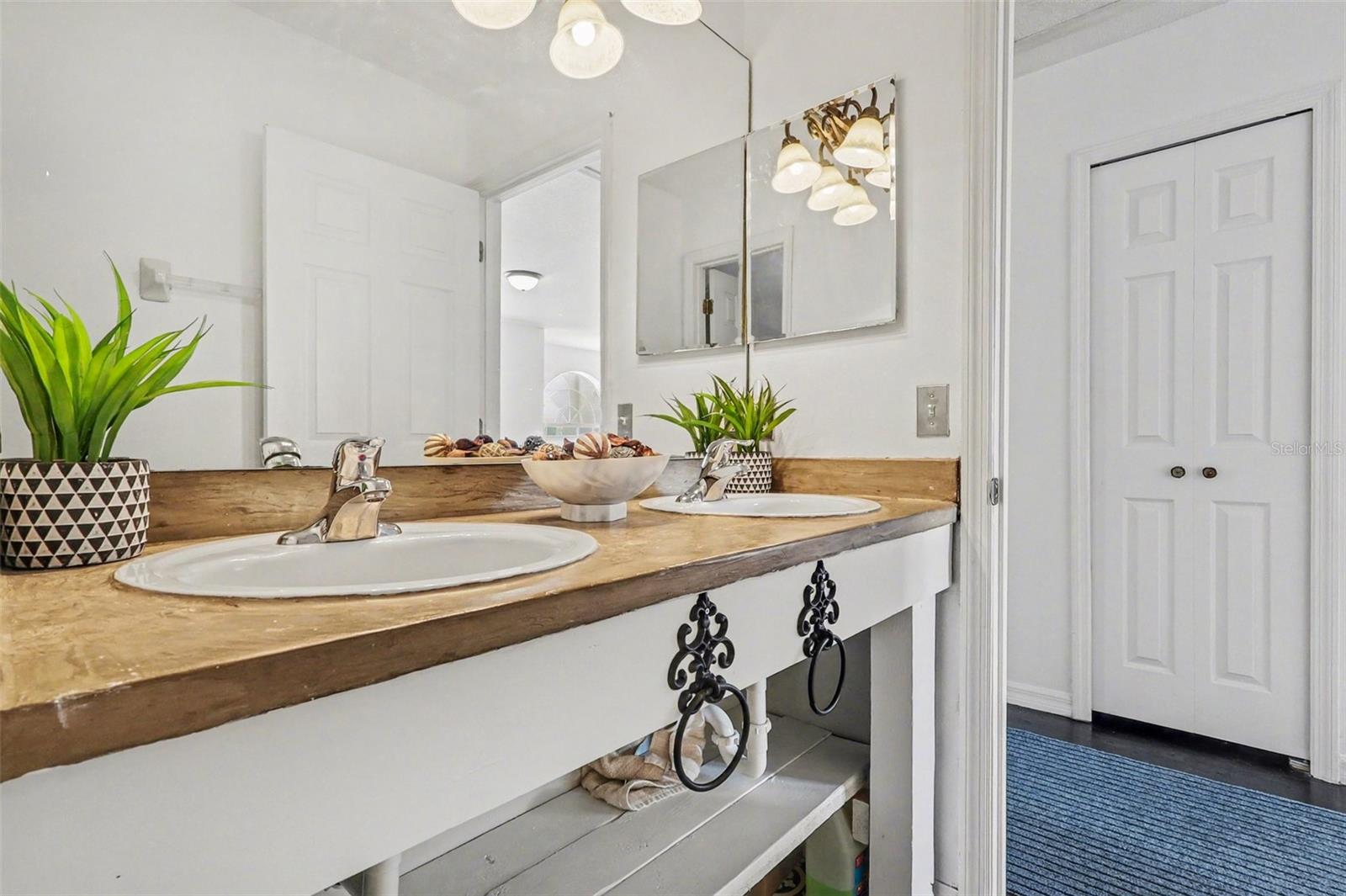 Image 24 of 28 For 548 Big Sioux Court