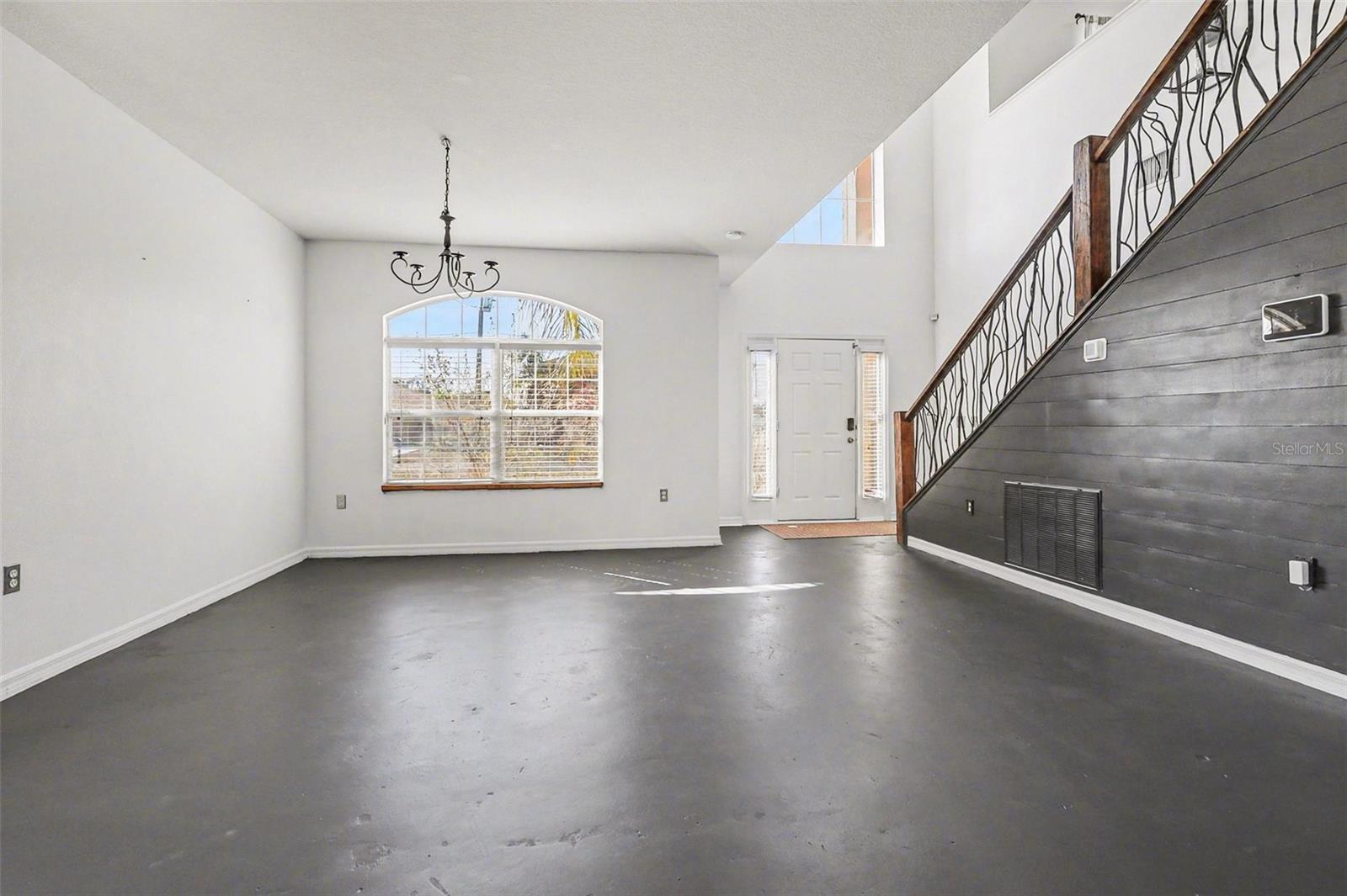 Image 4 of 28 For 548 Big Sioux Court