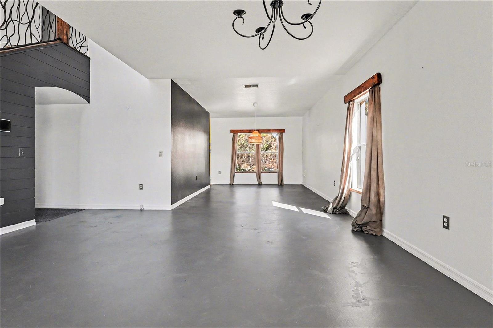 Image 6 of 28 For 548 Big Sioux Court