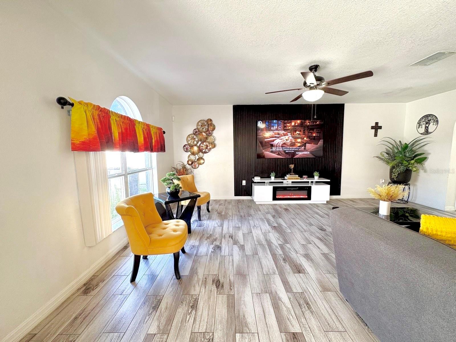 Image 18 of 56 For 3142 Whispering Trails Street