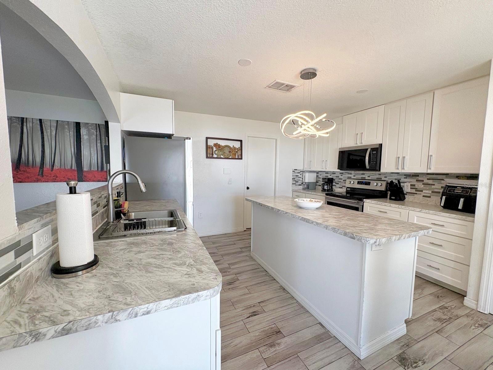 Image 19 of 56 For 3142 Whispering Trails Street