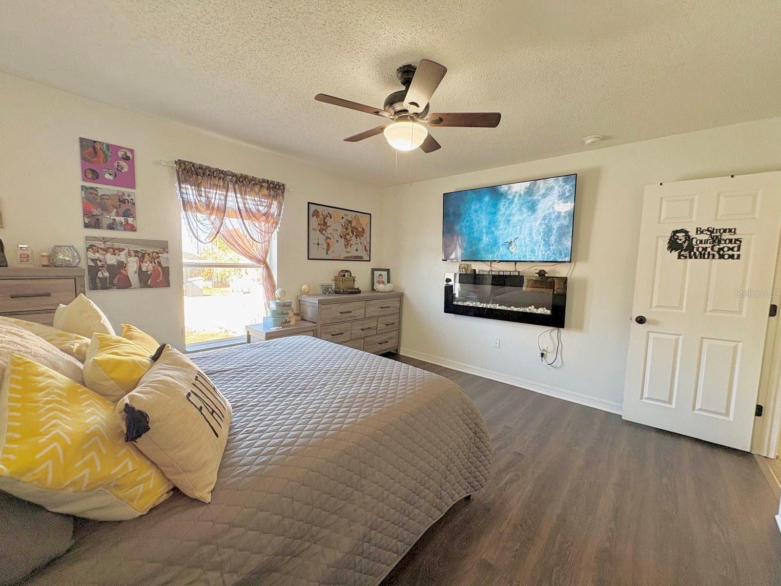 Image 38 of 56 For 3142 Whispering Trails Street