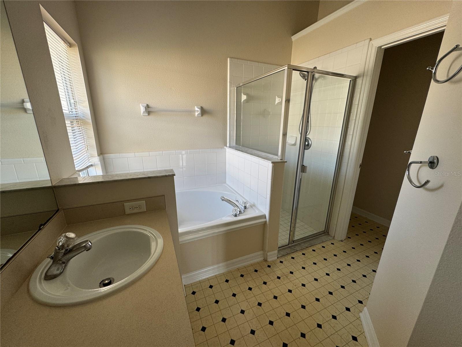 Image 6 of 13 For 4436 Middleburg Court