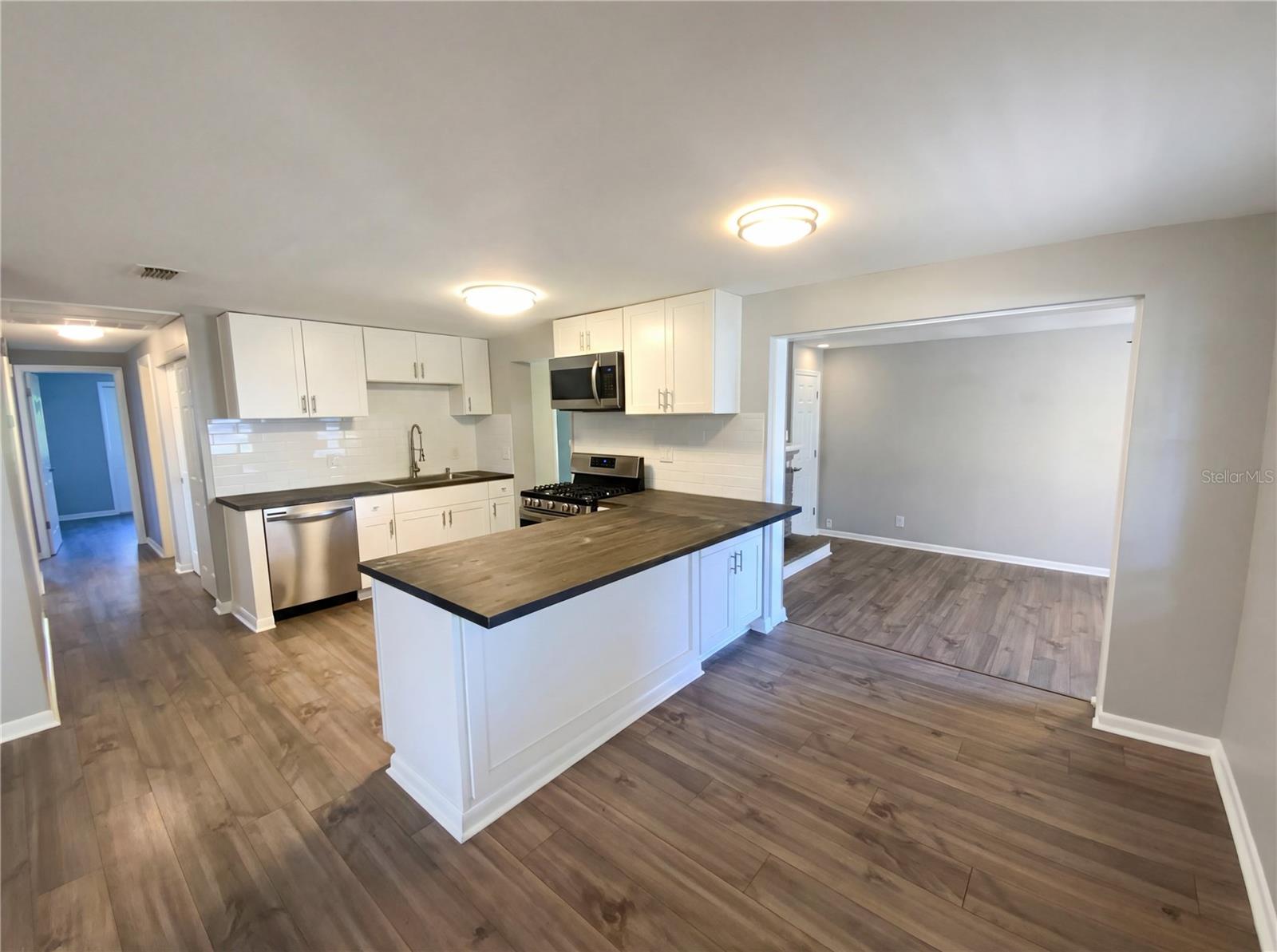 Image 11 of 29 For 8632 94th Street