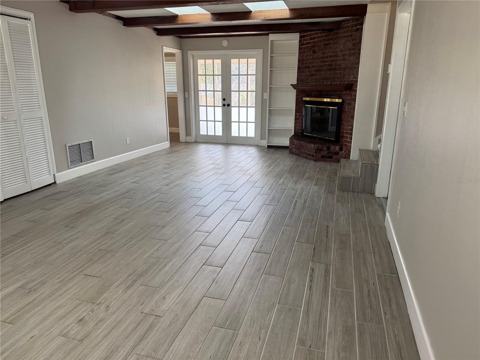 Image 19 of 60 For 1652 Palm Hill Drive