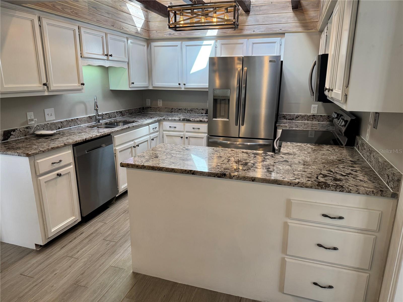 Image 24 of 60 For 1652 Palm Hill Drive