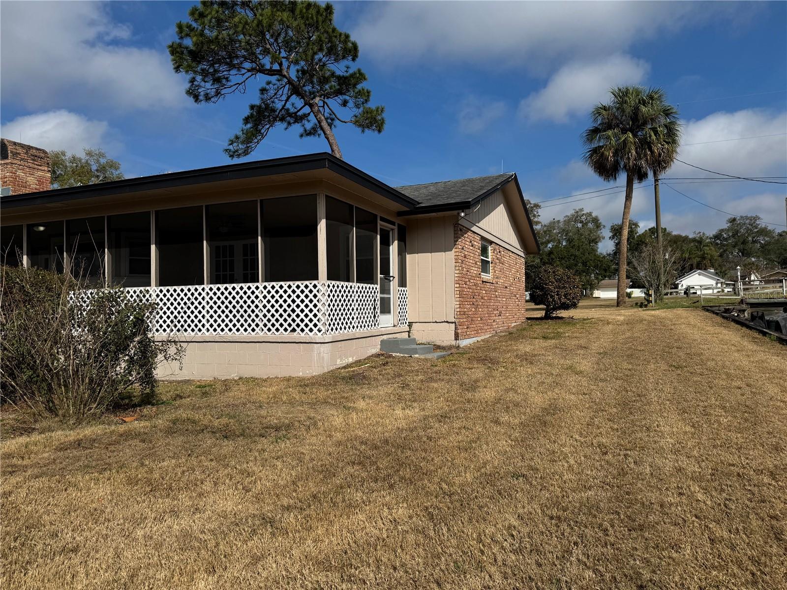 Image 4 of 60 For 1652 Palm Hill Drive