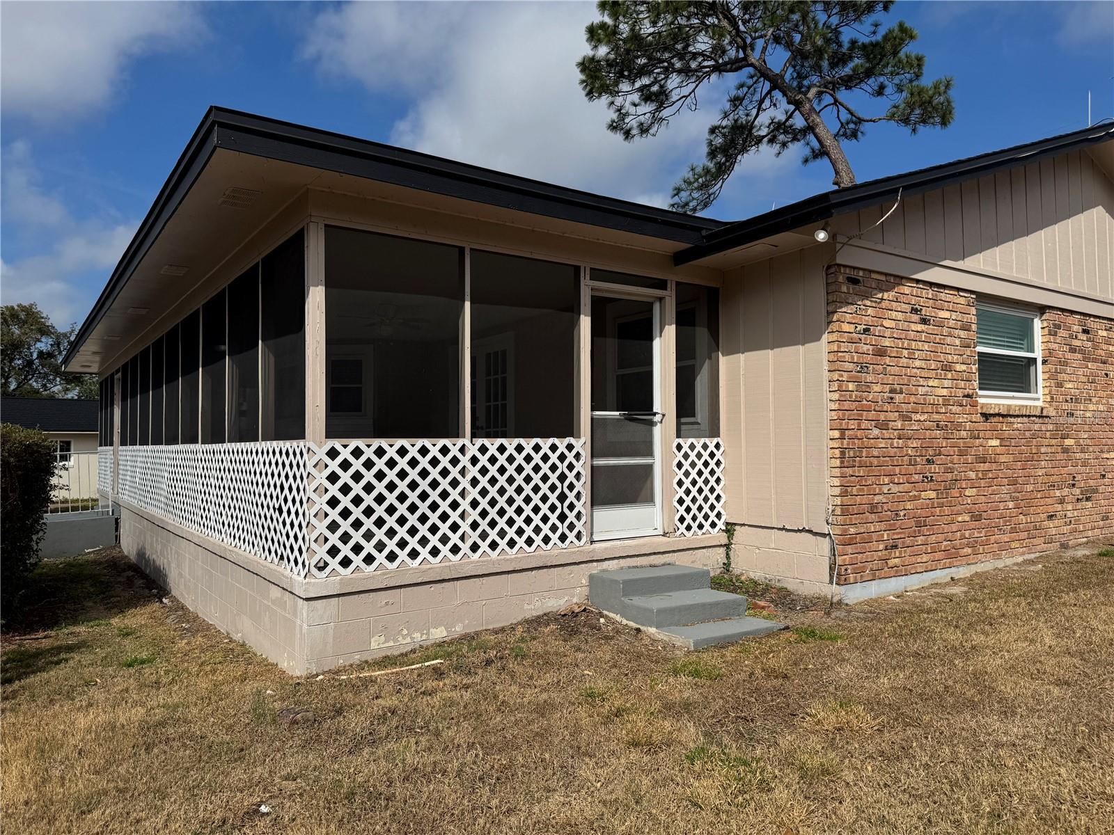 Image 6 of 60 For 1652 Palm Hill Drive