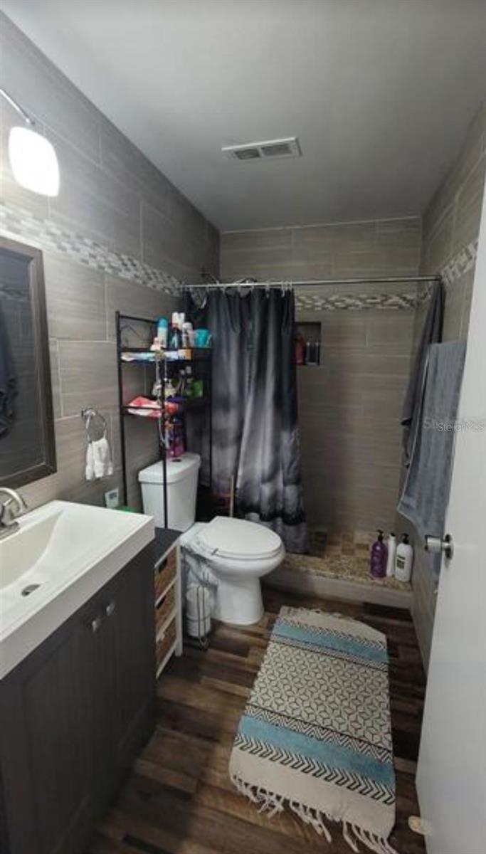 Image 8 of 9 For 2532 Woodgate Boulevard 205