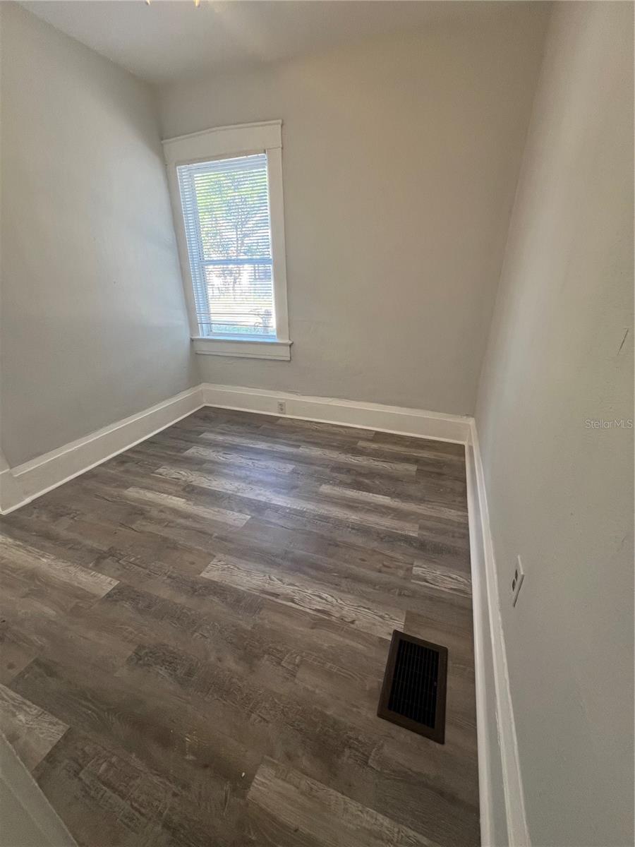 Image 6 of 12 For 209 Taylor Avenue 1