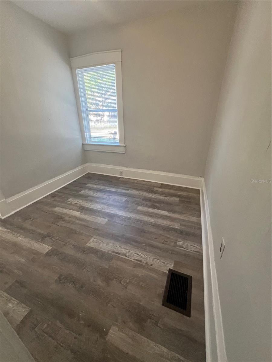 Image 7 of 12 For 209 Taylor Avenue 1