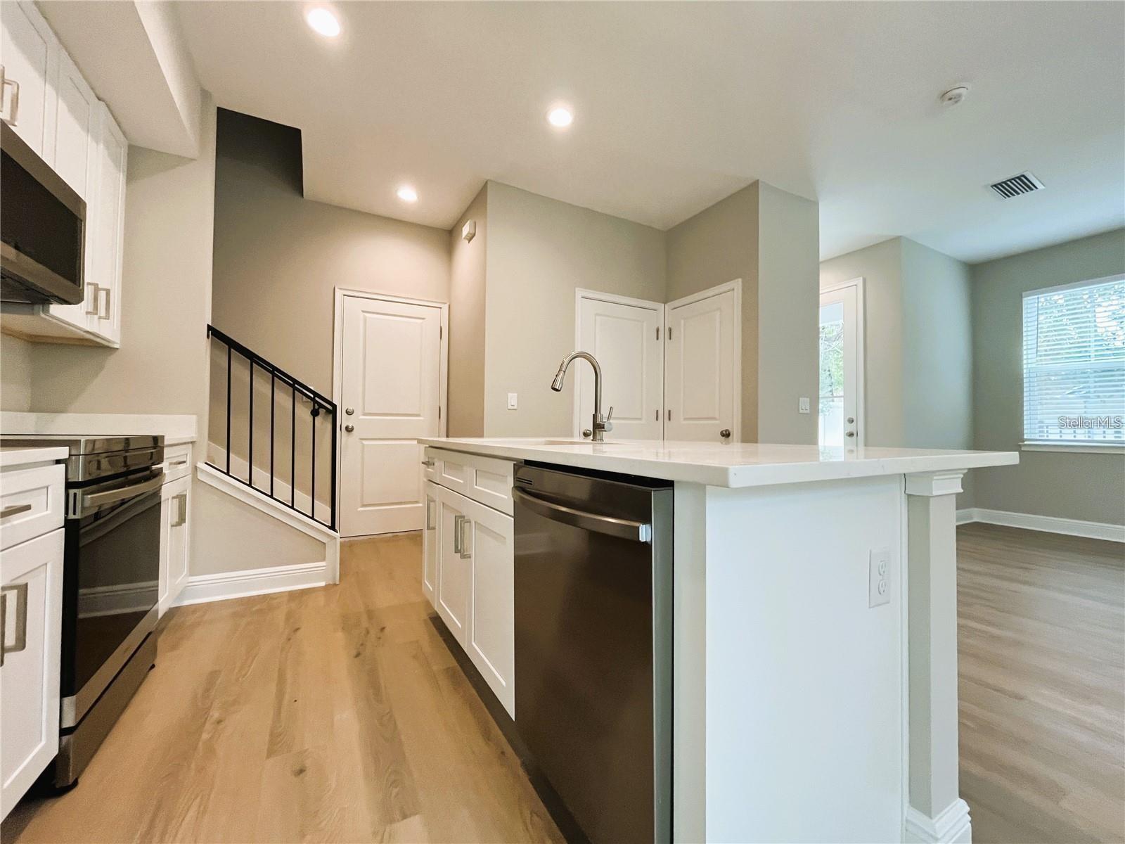 Image 12 of 27 For 2220 Bumby Avenue 120