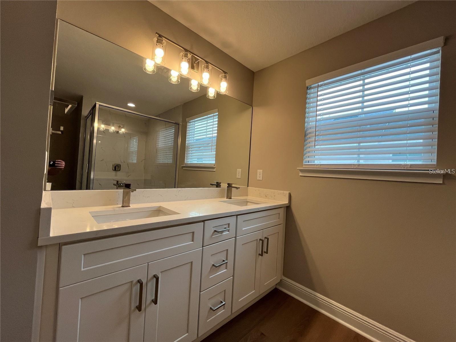 Image 21 of 27 For 2220 Bumby Avenue 120