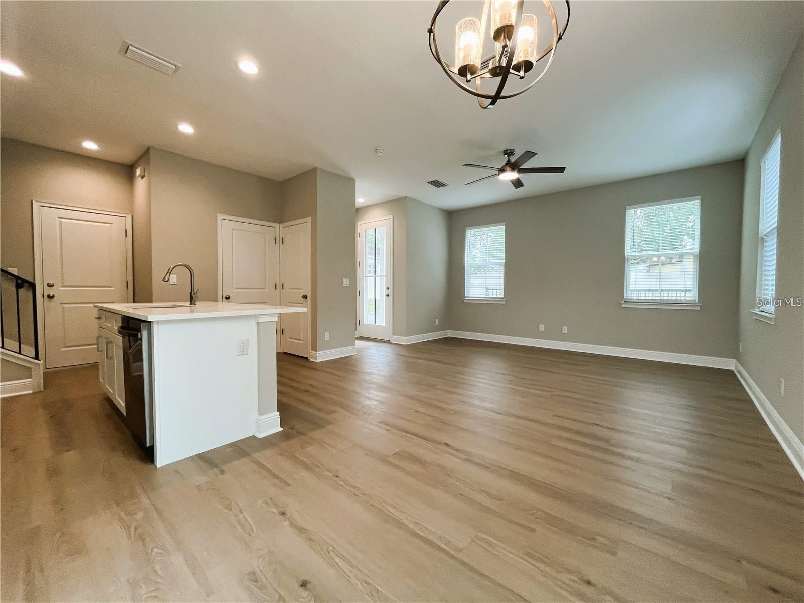 Image 7 of 27 For 2220 Bumby Avenue 120