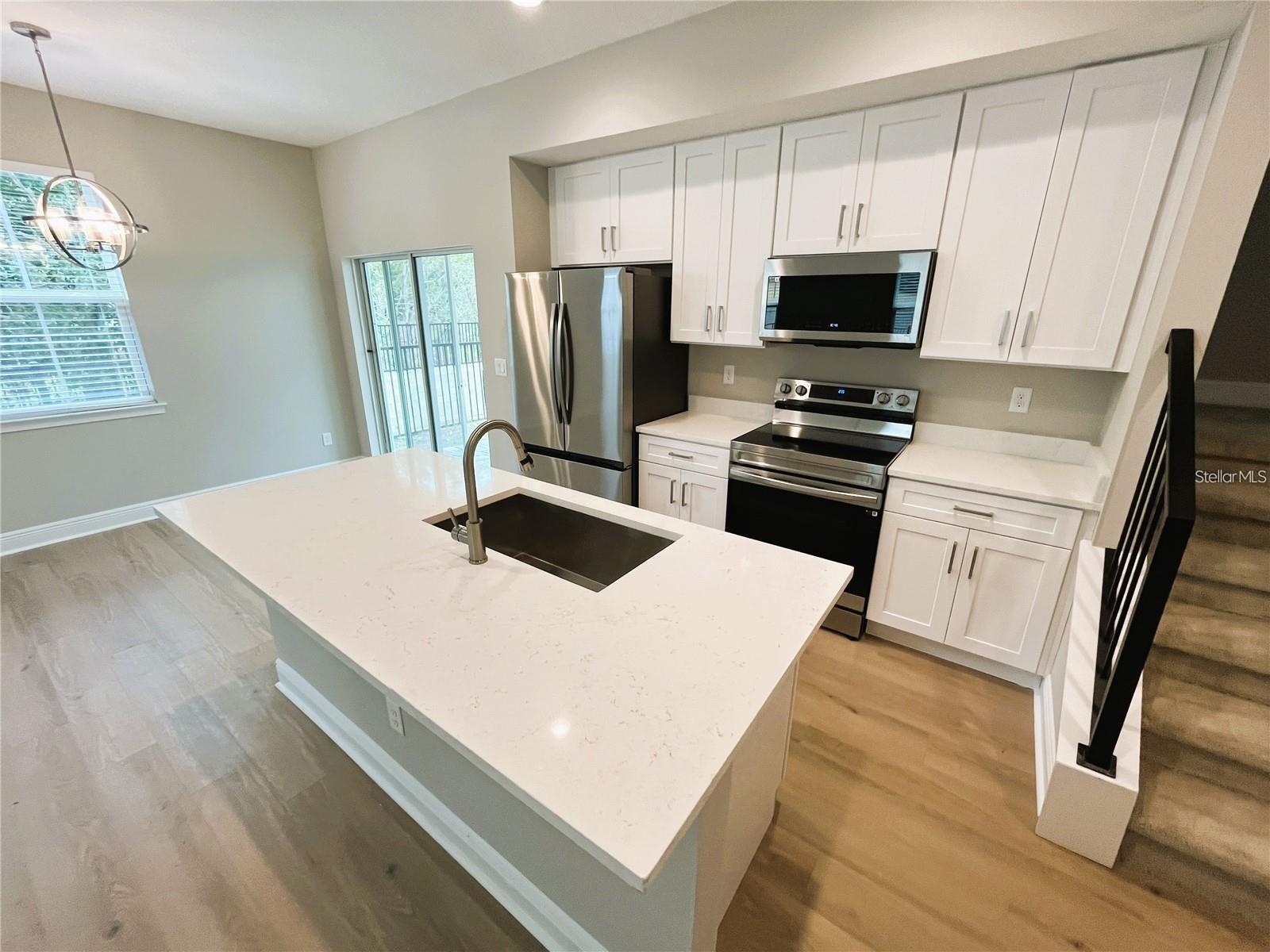 Image 8 of 27 For 2220 Bumby Avenue 120