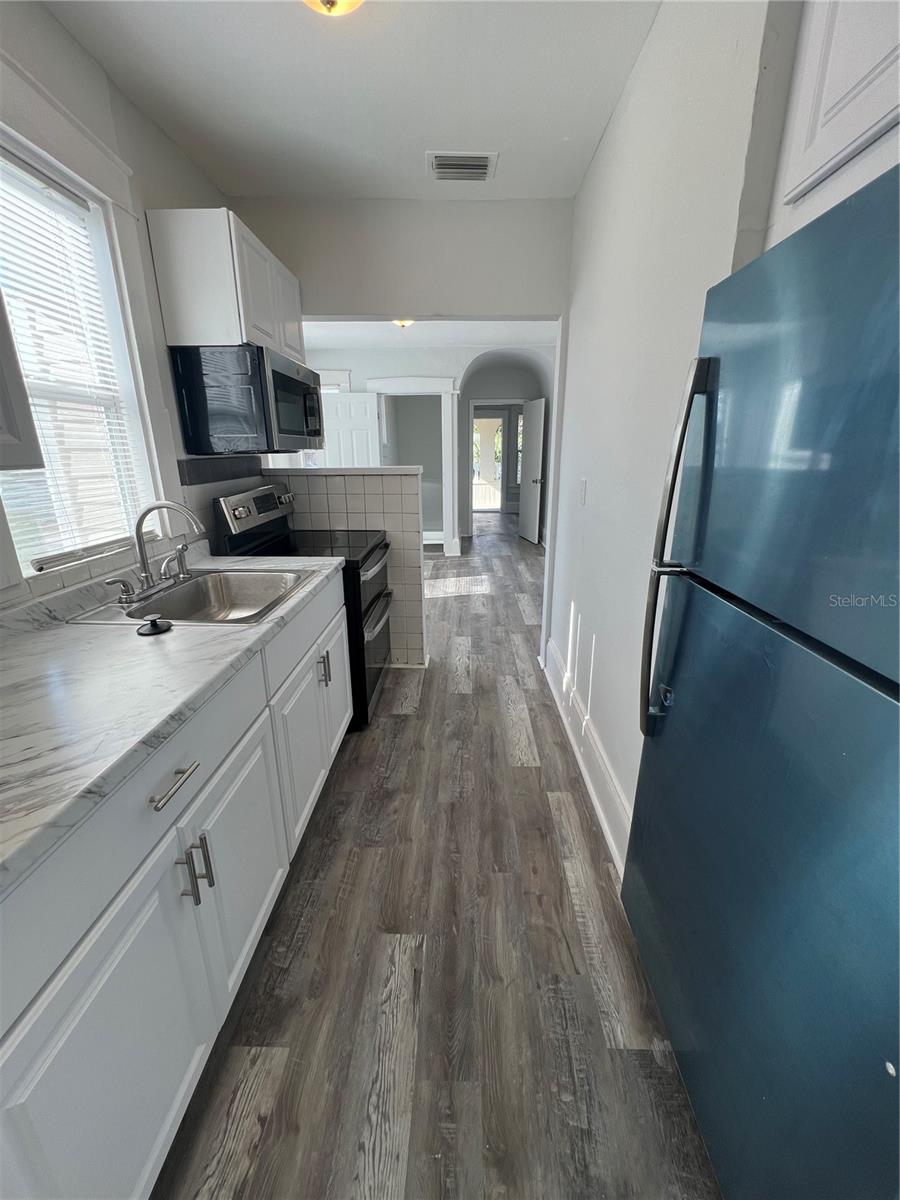 Image 10 of 14 For 209 Taylor Avenue 2