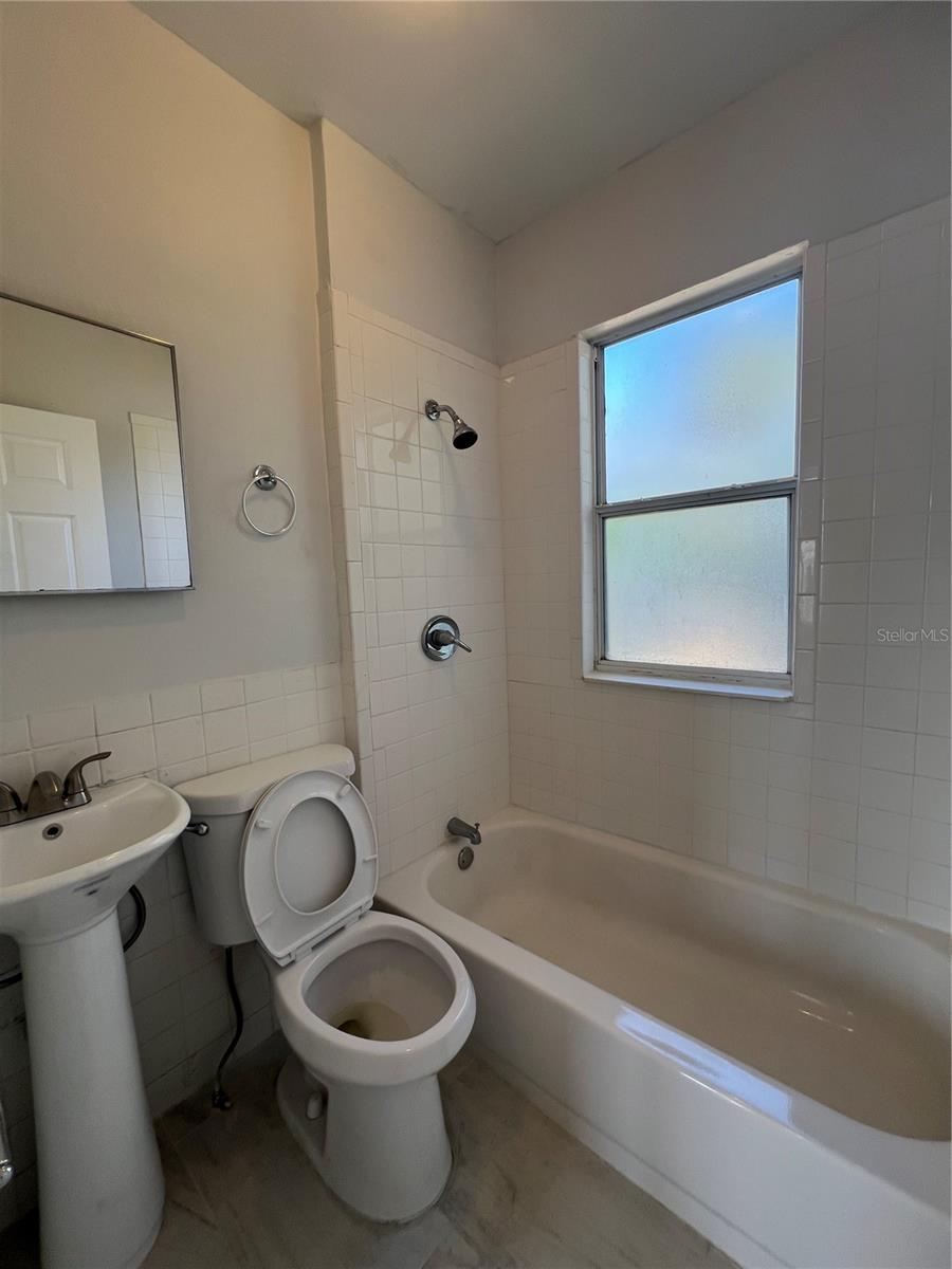 Image 5 of 14 For 209 Taylor Avenue 2