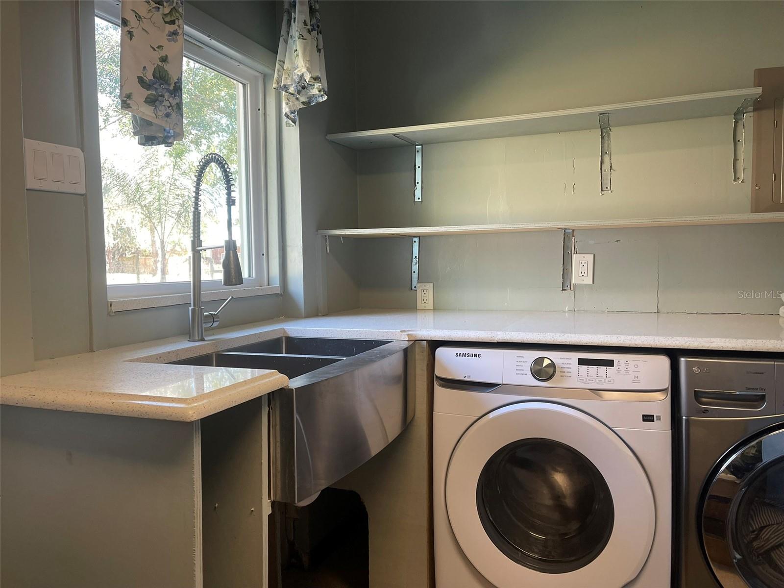 Image 16 of 18 For 10140 Lake Louisa Road A