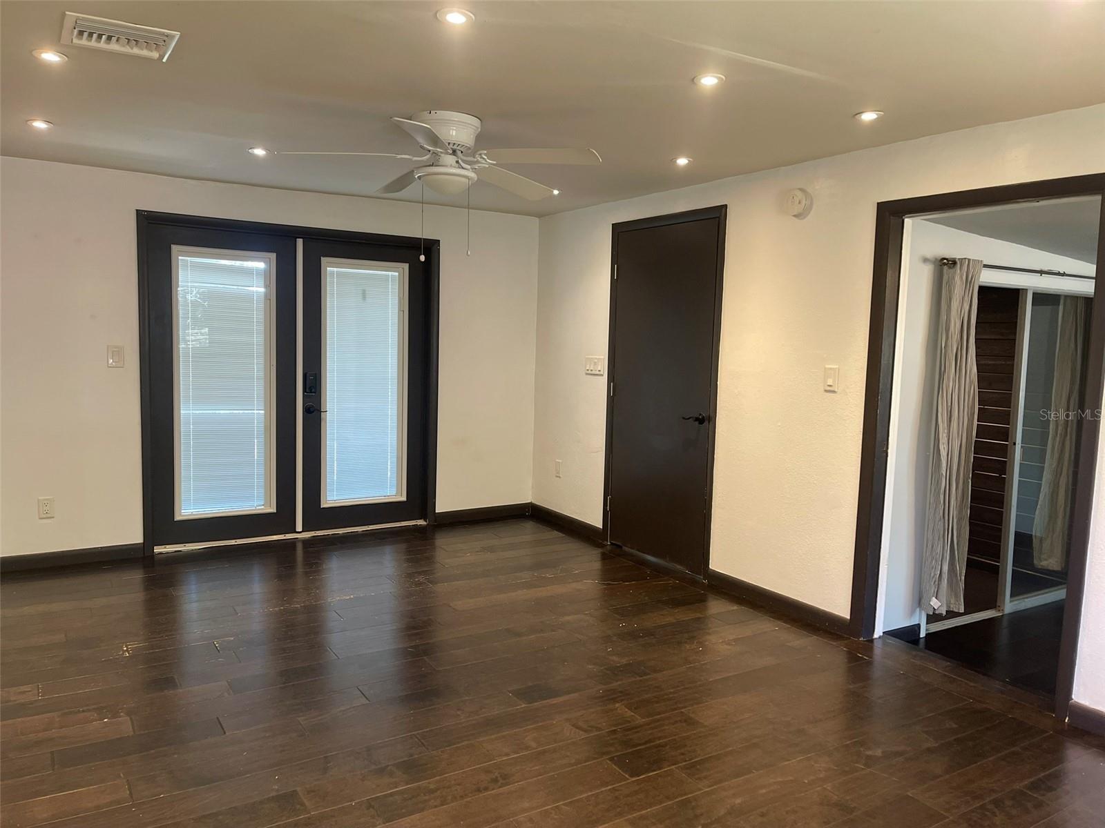 Image 5 of 18 For 10140 Lake Louisa Road A