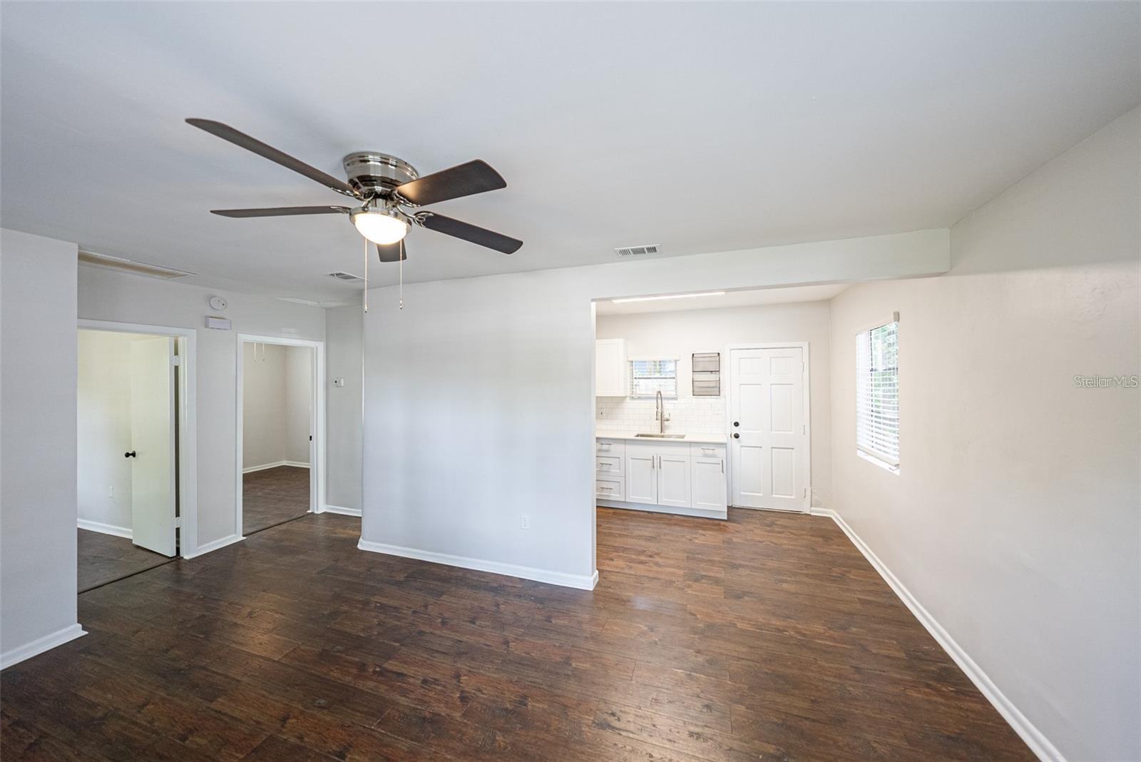 Image 17 of 23 For 1115 Mills Avenue