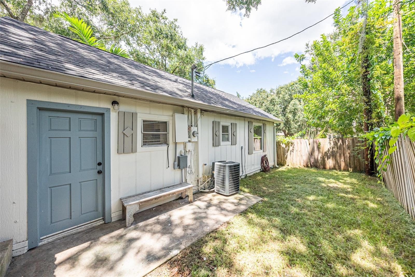 Image 18 of 23 For 1115 Mills Avenue