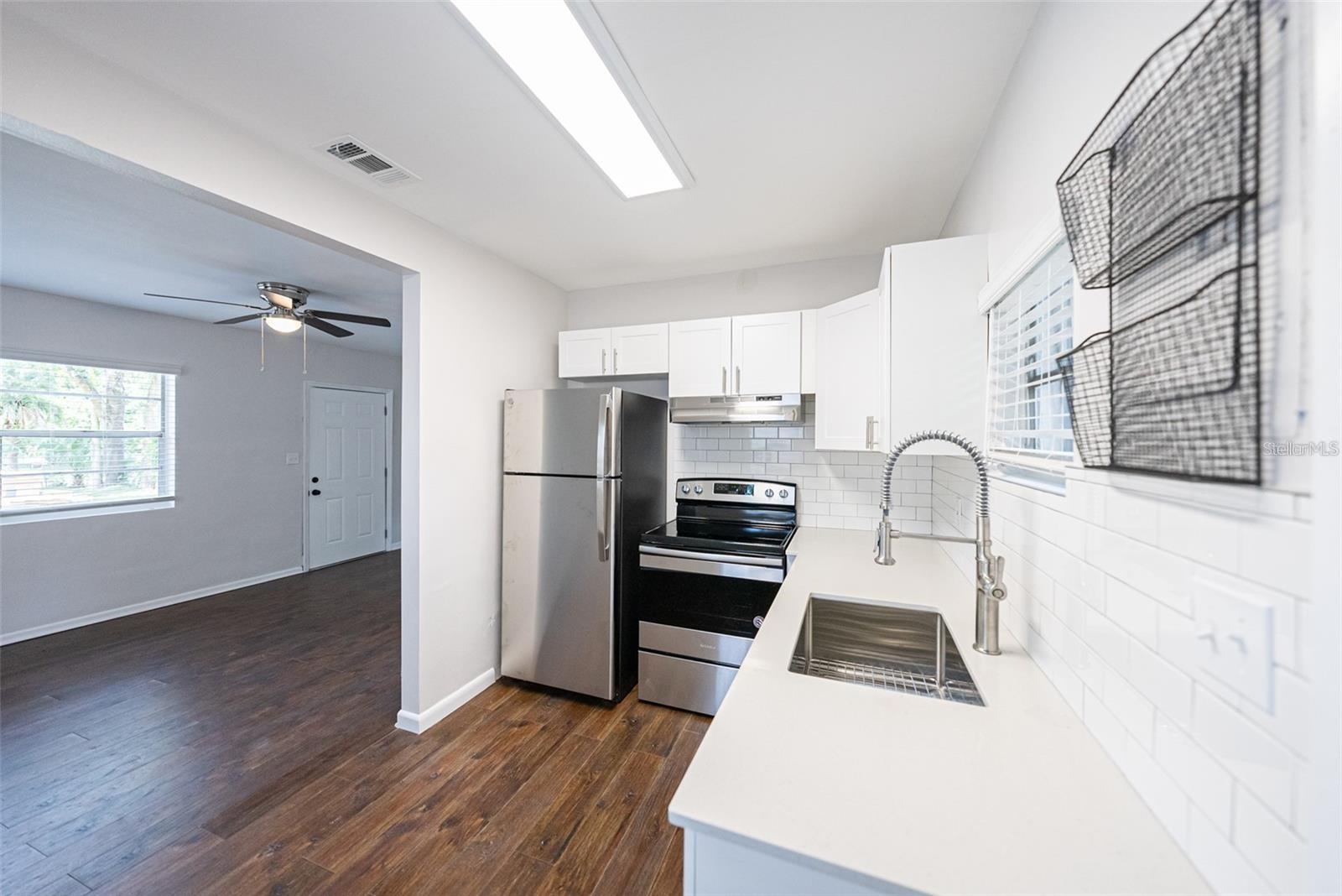 Image 3 of 23 For 1115 Mills Avenue