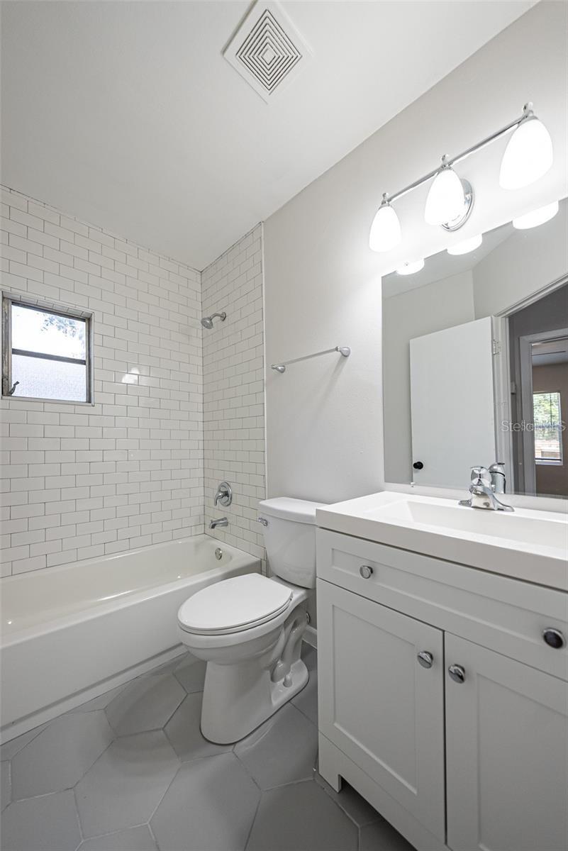 Image 4 of 23 For 1115 Mills Avenue